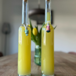 zelfgemaakte limoncello flessen